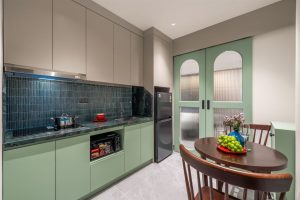 Bàn ăn và khu bếp căn hộ Bleu Marin Thạch Lam