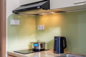 Bếp từ và máy hút mùi căn hộ Bleu Marin Võ Nghĩa