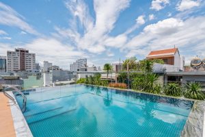 Hồ bơi vô cực tầng thượng Bleu Marin Thạch Lam
