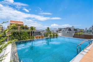 Hồ bơi vô cực Bleu Marin Thạch Lam gần biển Mỹ Khê